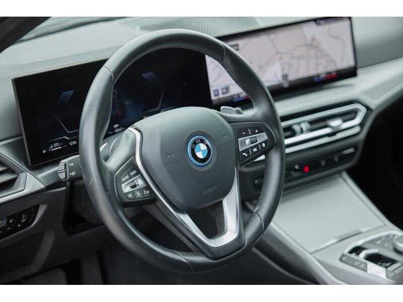 BMW 320e Touring, foto 18 van 20