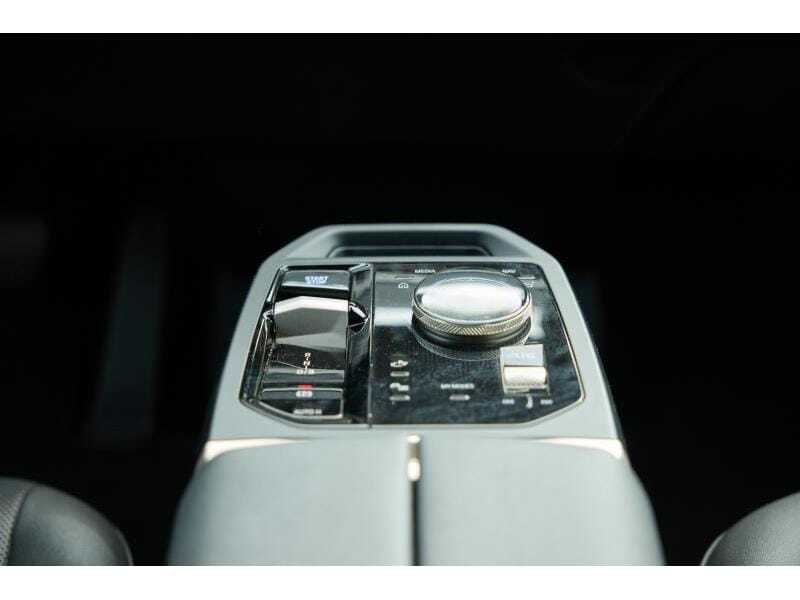 BMW iX xDrive40, foto 12 van 20