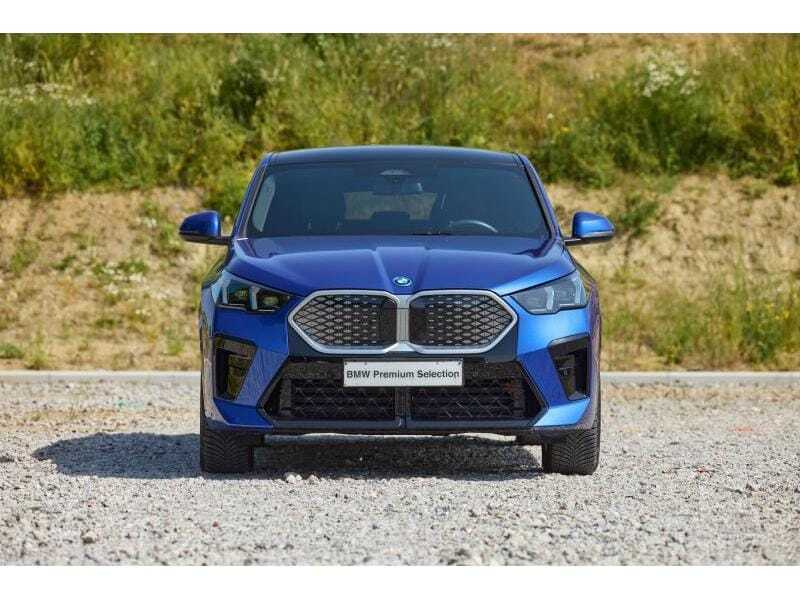 BMW iX2 eDrive20, foto 2 van 20